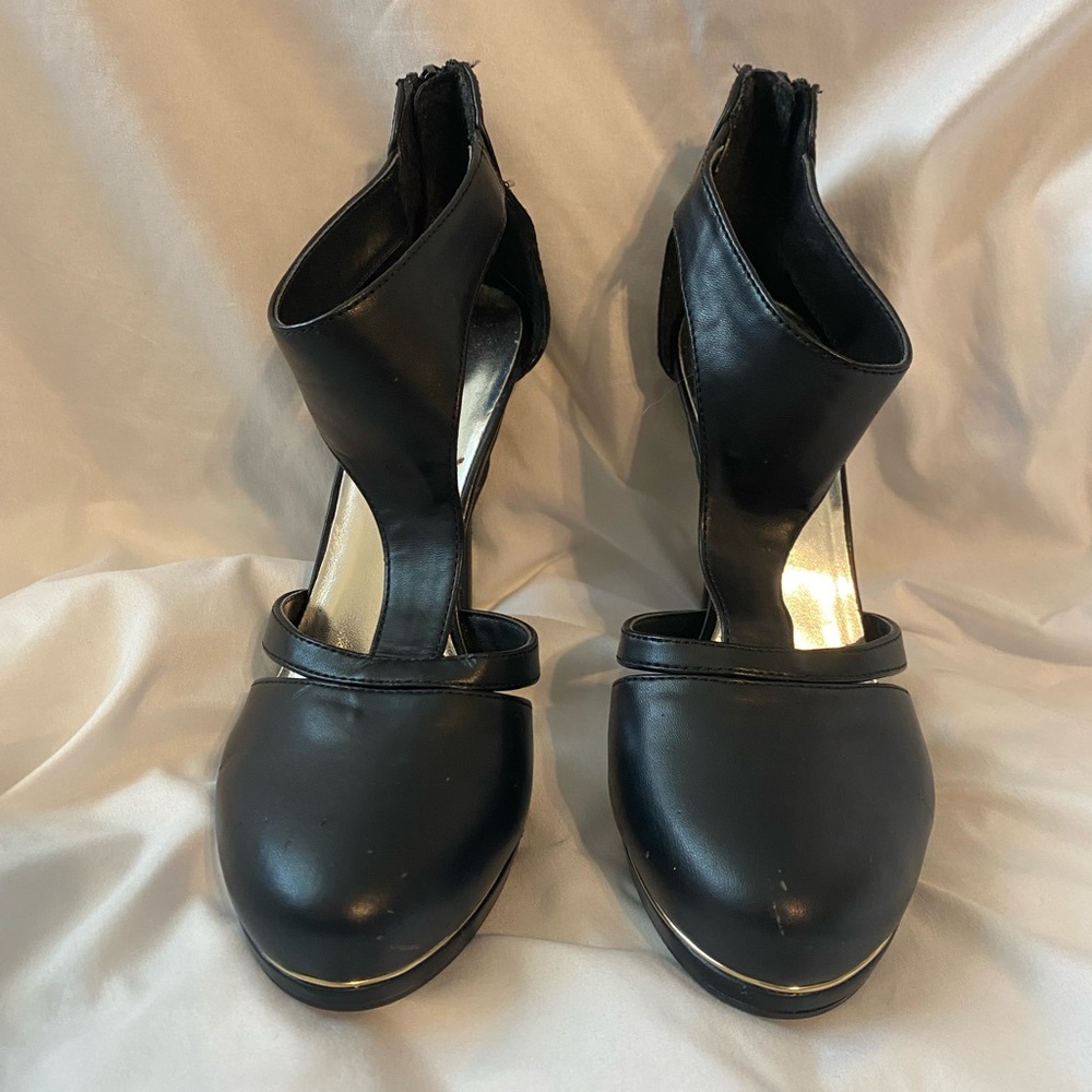Andiamo black heels with gold stripe 4 inch some/normal wear and tear size 7.5
